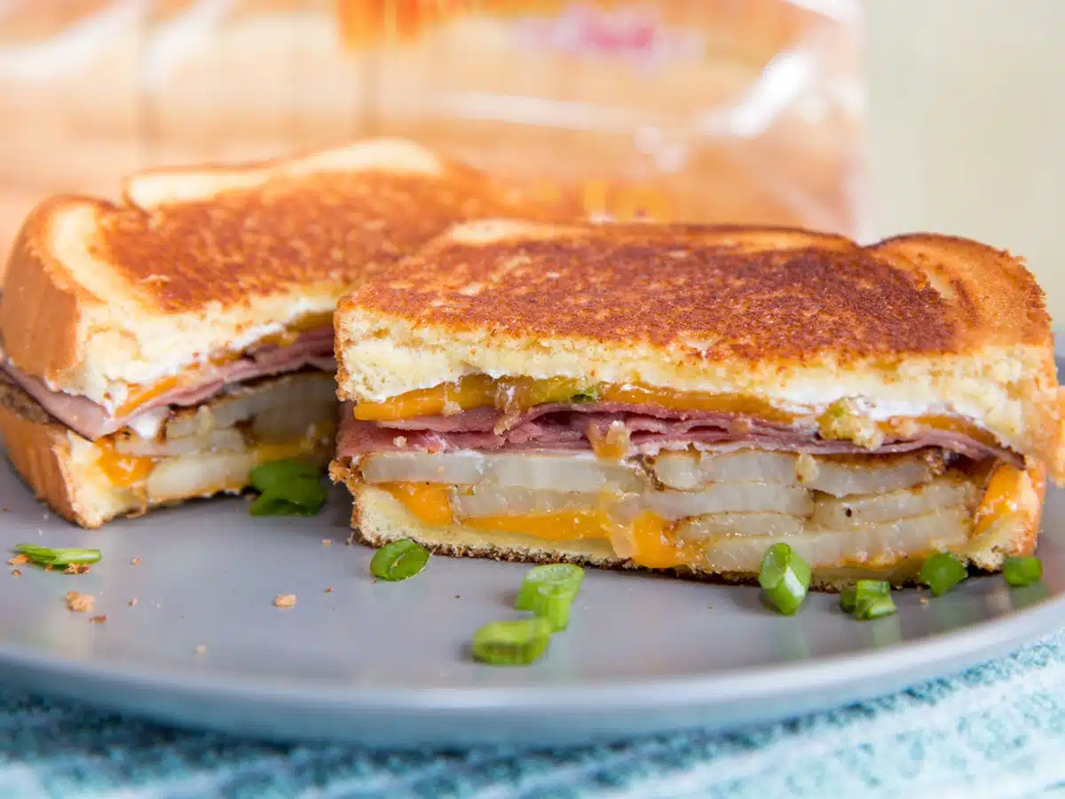 Grilled cheese sandwich for a best grilled cheese bread buying guide